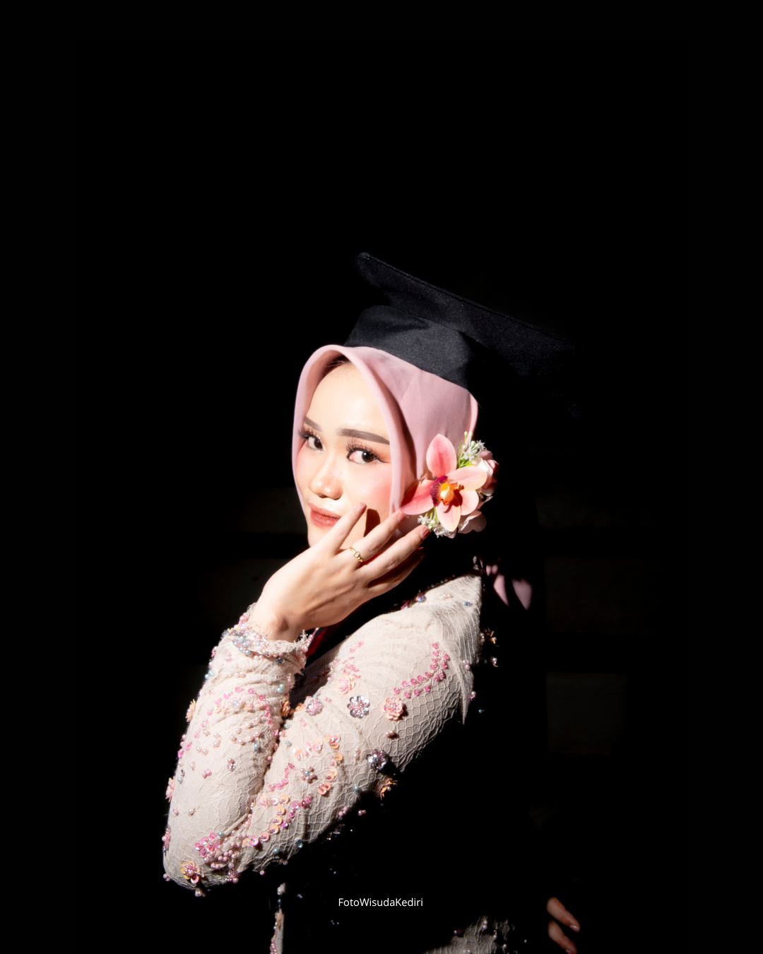 Detail Toga & Atribut